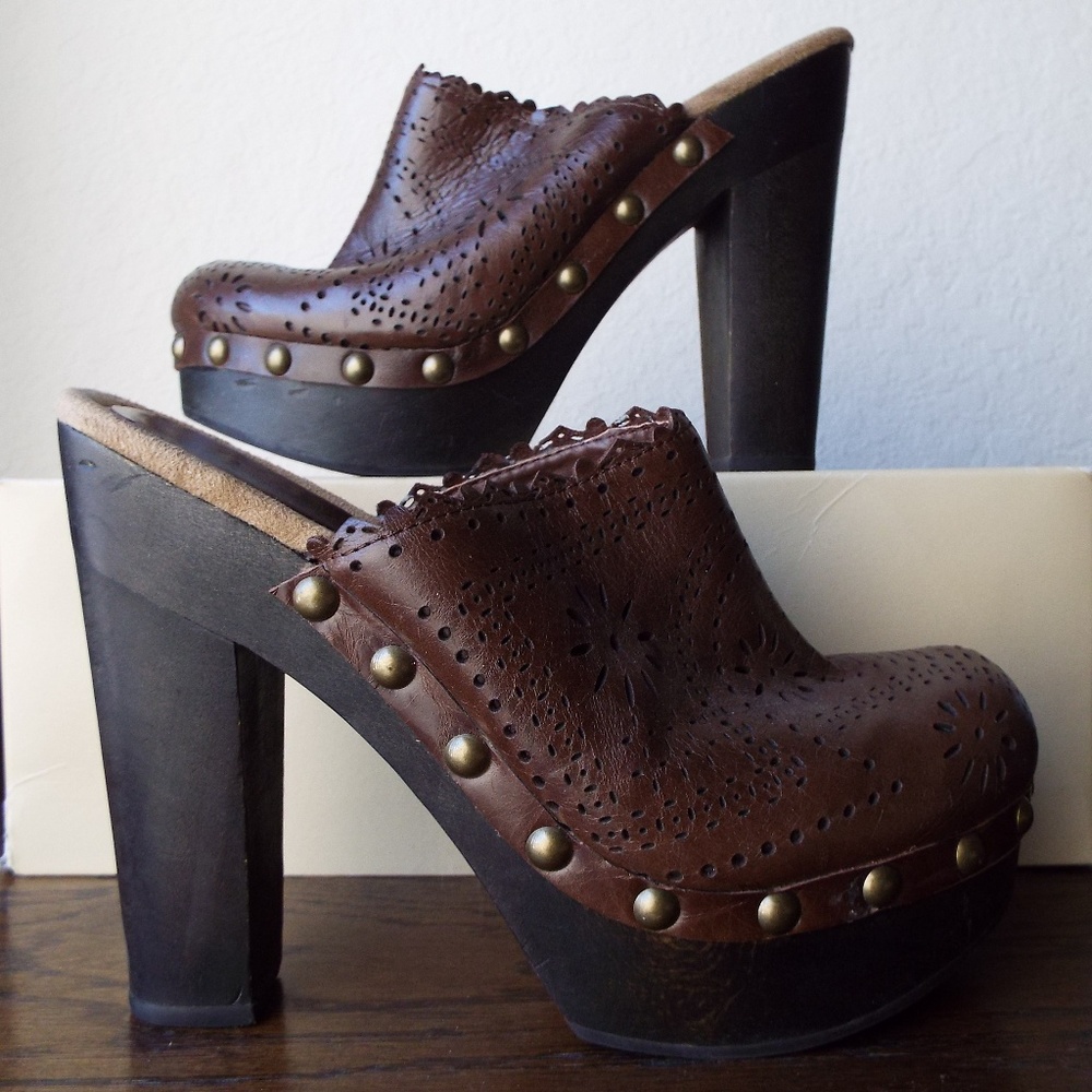Clogs